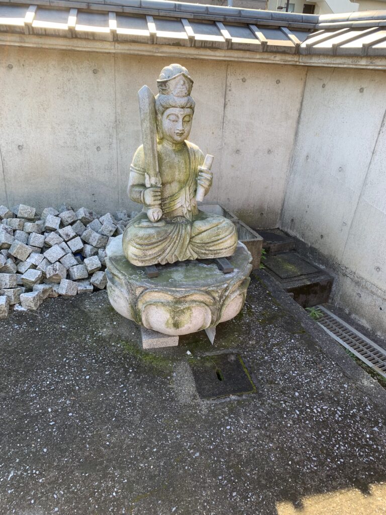 寺の石像 試験施工