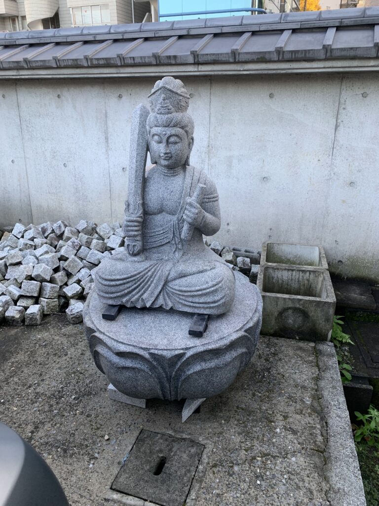 寺の石像 試験施工