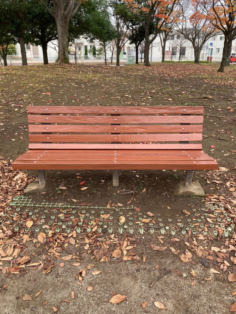野田市みずき公園の木製ベンチ（完成）