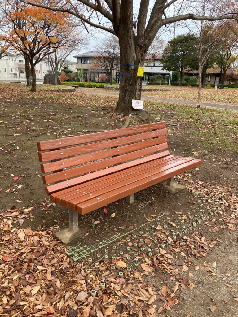 野田市みずき公園の木製ベンチ（完成）