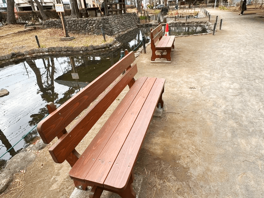 習志野市文教センター公園のベンチ